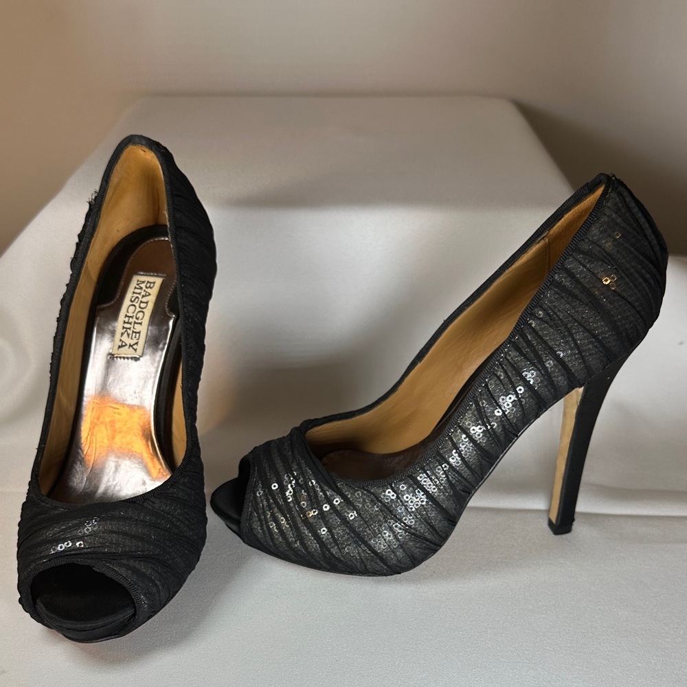 BADGLEY MISHKA Star Sz 7 Black Sequined Ruched Mesh Tulle Peep Toe Pump Holiday